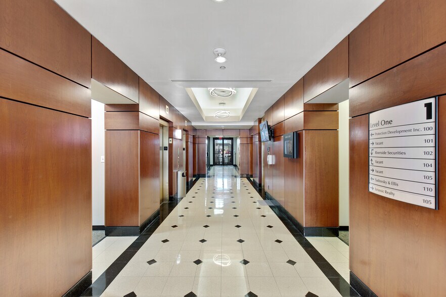 More Photos Of 8620 N New Braunfels Ave, San Antonio Unknown For Lease