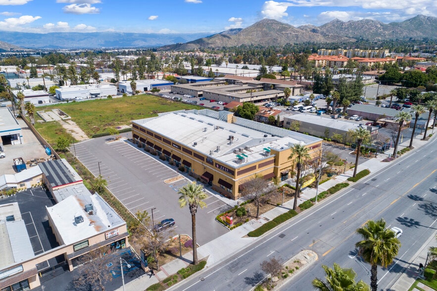 More Photos Of 1575 University Ave, Riverside Freestanding For Lease