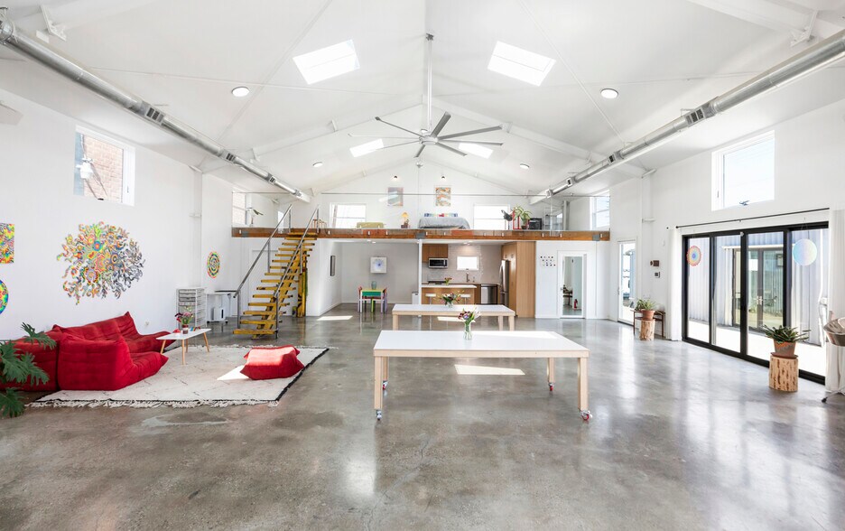 More Photos Of 3475 Union Pacific Ave, Los Angeles Manufacturing For Sale