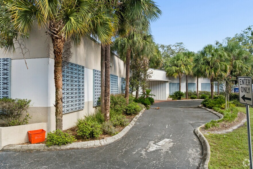 More Photos Of 730 NE Waldo Rd, Gainesville Office For Sale