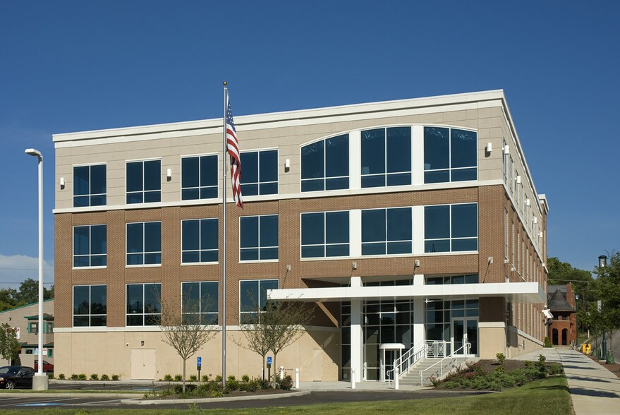 Primary Photo Of 3505 Columbia Pkwy, Cincinnati Office For Lease
