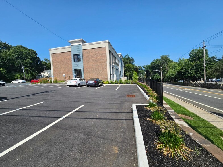 More Photos Of 233 Lafayette Ave, Suffern Office For Sale