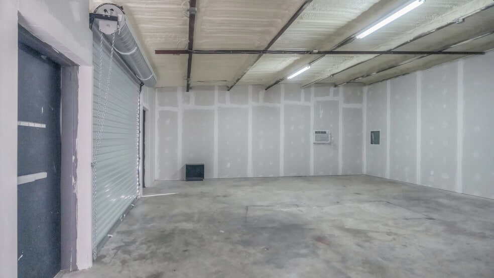 More Photos Of 550 FM 1959 Rd, Houston General Retail For Sale