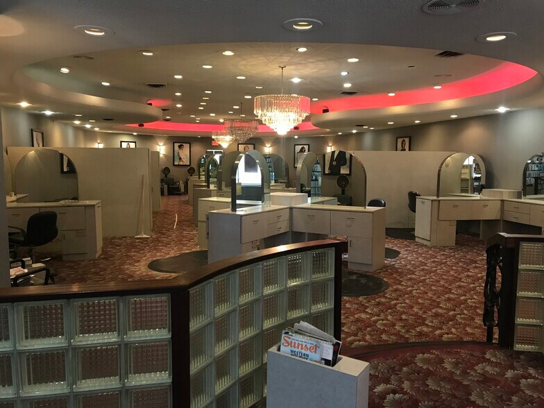 More Photos Of 1600-1714 S Western Ave, Sioux Falls Storefront Retail Office For Sale