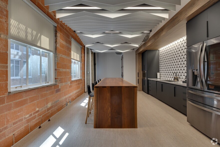 More Photos Of 320 S Boston Ave, Tulsa Office For Sale