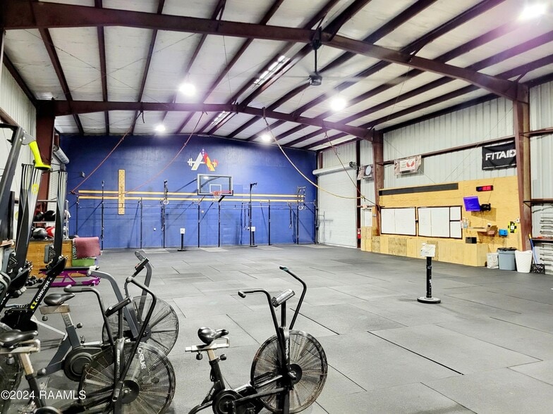 More Photos Of 644 Enterprise Pky, Breaux Bridge Flex For Lease