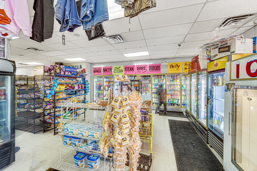 More Photos Of 5600-5612 W Division St, Chicago Storefront For Sale