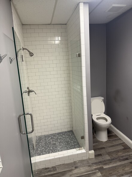 More Photos Of 16304 Midway Rd, Addison Service For Sale