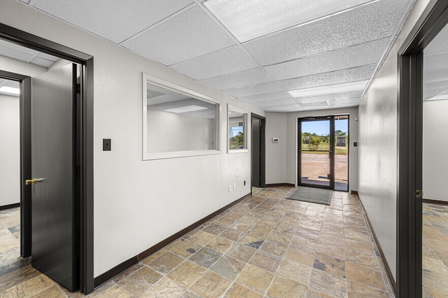 More Photos Of 2017 Lee Dr, Baytown Industrial For Lease