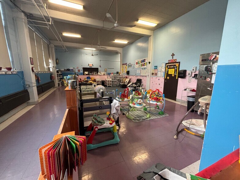 More Photos Of 251 Fountain St, Philadelphia Schools For Lease