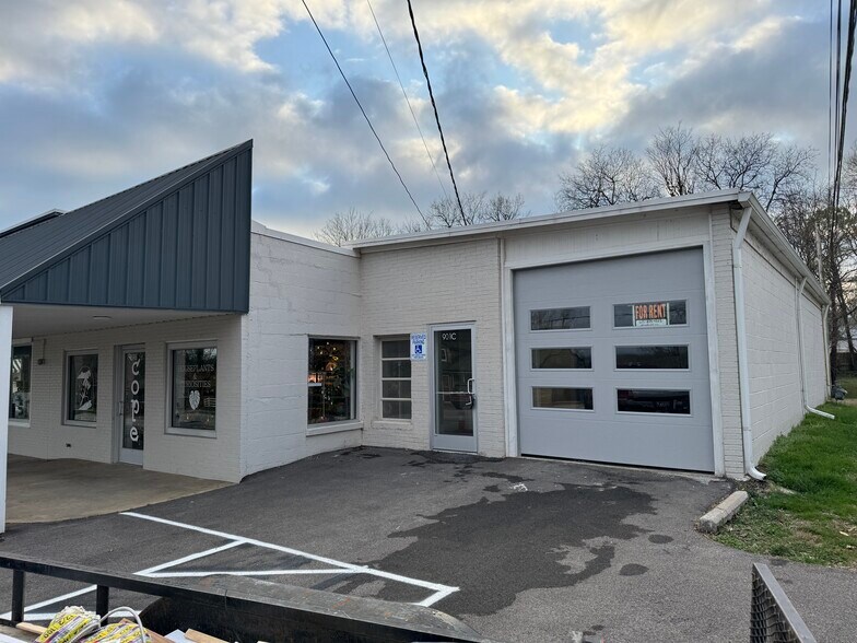 Primary Photo Of 901 Riverside Dr, Columbia Storefront Retail Office For Lease