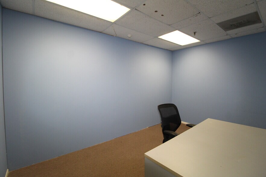 More Photos Of 2310 Whitfield Park Ave, Sarasota Warehouse For Sale