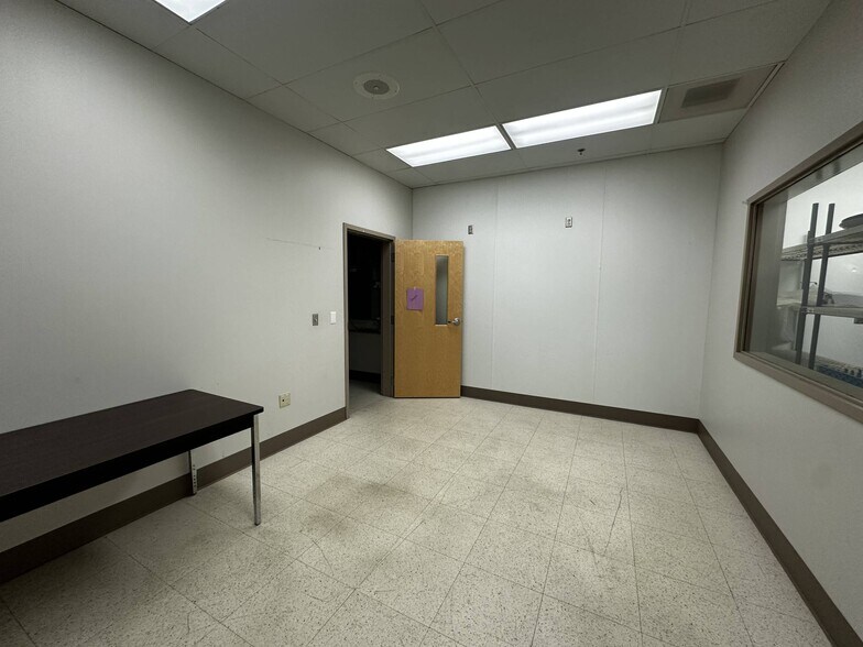 More Photos Of 400-500 Grand Ave, Joplin Office For Lease