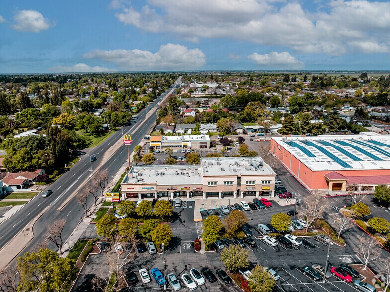 More Photos Of 8014 Lower Sacramento Rd, Stockton Unknown For Lease