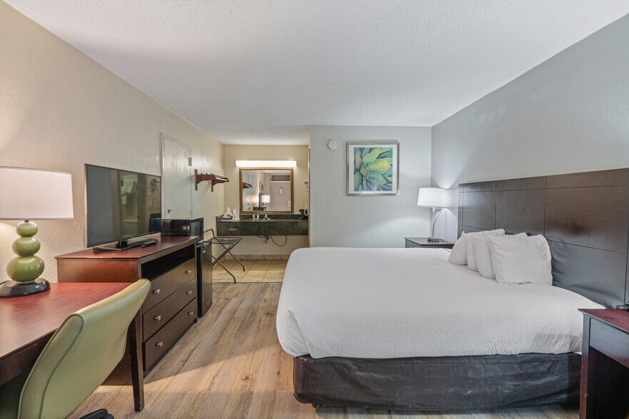 More Photos Of 1381 W Tunnel Blvd, Houma Hotel For Sale