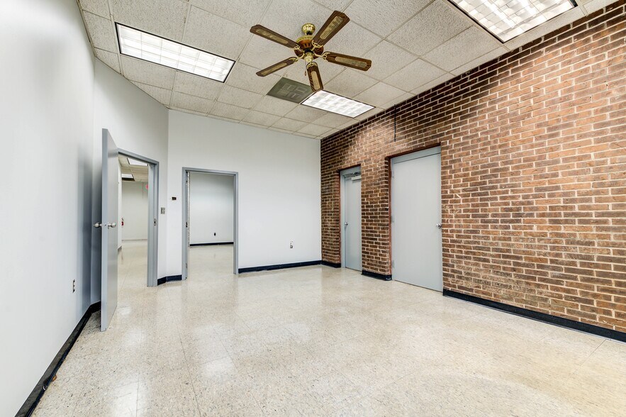 More Photos Of 617 Cepi Dr, Chesterfield Warehouse For Lease