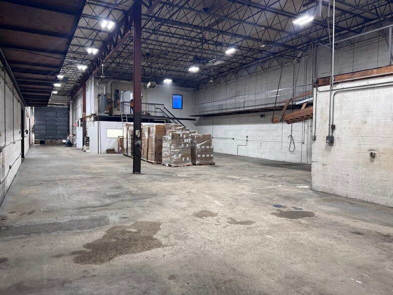 More Photos Of 8573 Atlas Dr, Gaithersburg Warehouse For Lease