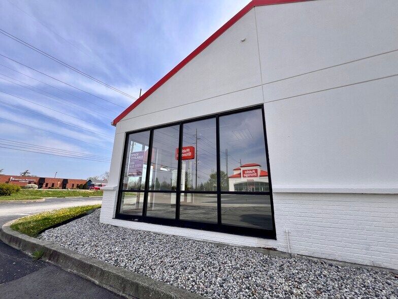 More Photos Of 4305 W 86th St, Indianapolis Self Storage For Lease