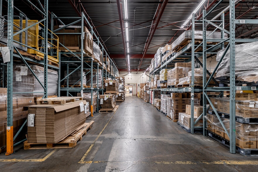 More Photos Of 1755 Rue Berlier, Laval Warehouse For Sale