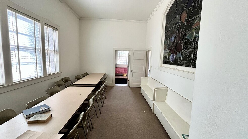 More Photos Of 209 W Academy St, Colerain Specialty For Sale