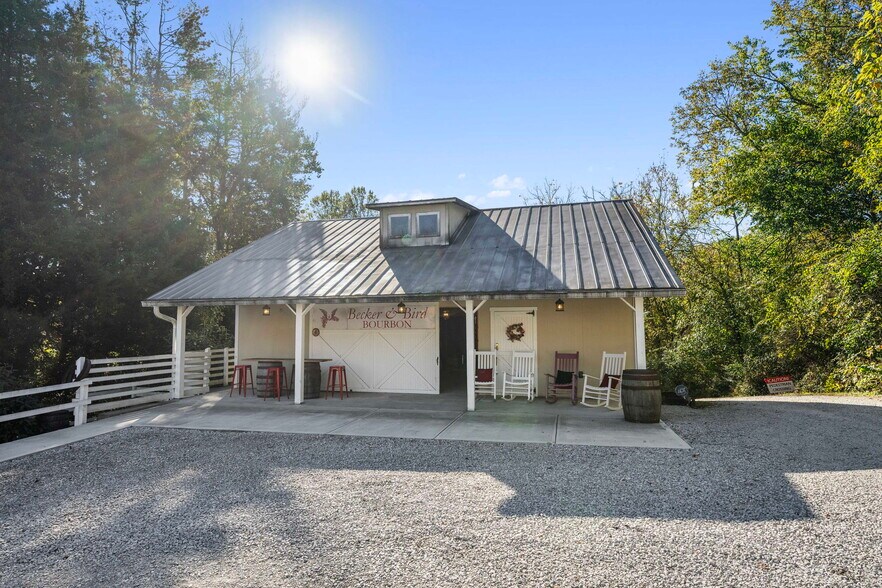 More Photos Of 4465 W Augusta Chatham Rd, Augusta Winery Vineyard For Sale