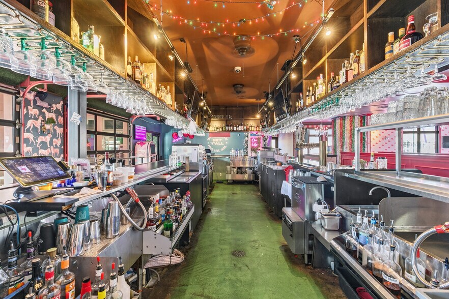 More Photos Of 2501 & 2519 Marshall St NE, Minneapolis Restaurant For Sale