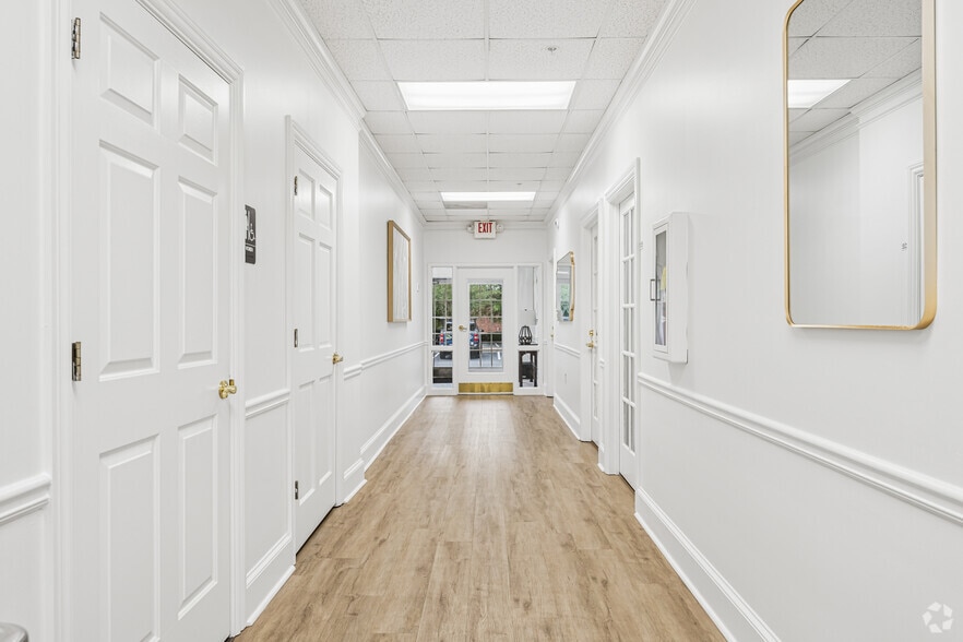 More Photos Of 1290 Kennestone Cir, Marietta Unknown For Lease