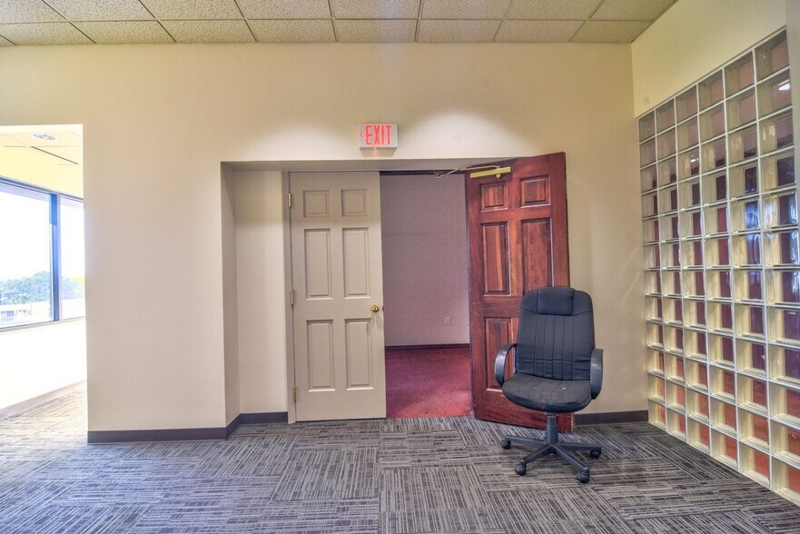 More Photos Of 1150 Cleveland St, Clearwater Office For Lease