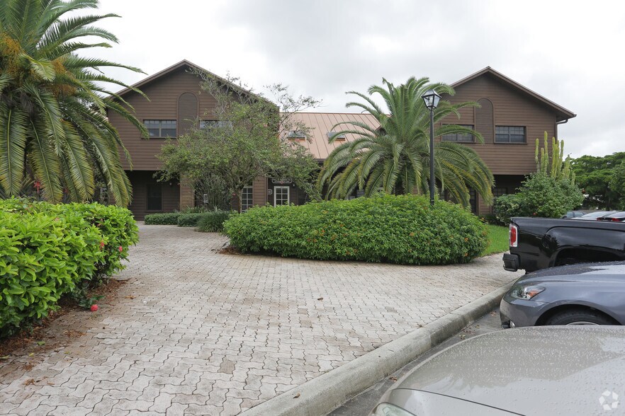 More Photos Of 7320 Griffin Rd, Fort Lauderdale Office For Lease