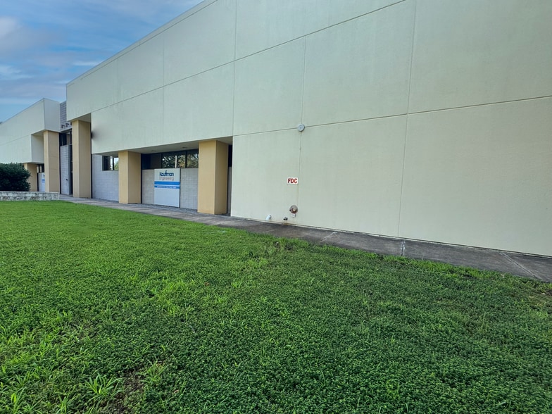 Primary Photo Of 889 Seahawk Cir, Virginia Beach Manufacturing For Lease