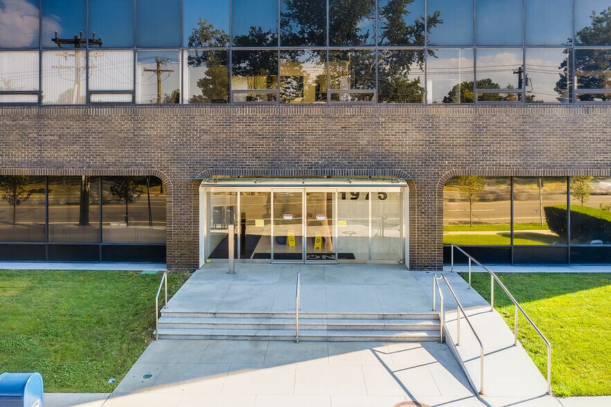 More Photos Of 1975 Linden Blvd, Elmont Medical For Lease