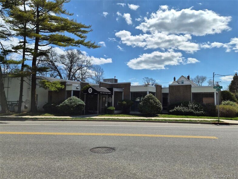 More Photos Of 121 W Oak St, Amityville Office For Sale