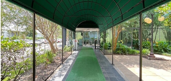 More Photos Of 9432 Katy Fwy, Houston Office For Lease