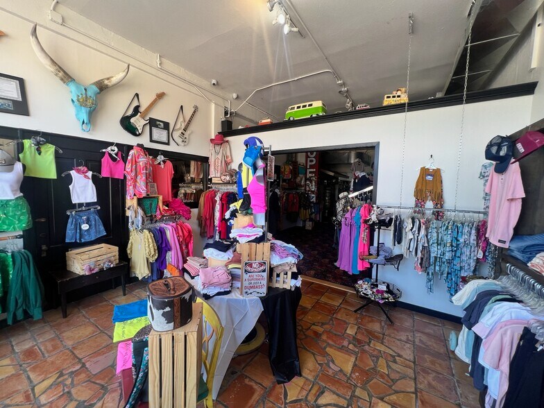 More Photos Of 1305 S 1st St, Abilene General Retail For Sale