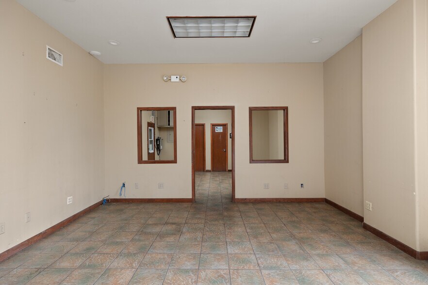 More Photos Of 101 N Val Verde Rd, Donna Warehouse For Sale