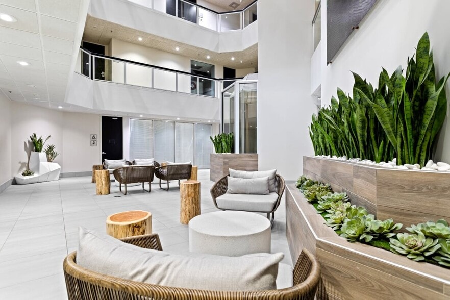 More Photos Of 7680 Universal Blvd, Orlando Office Residential For Lease