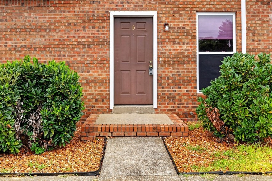 More Photos Of 1531 E Knollwood Cir, Clarksville Apartments For Sale
