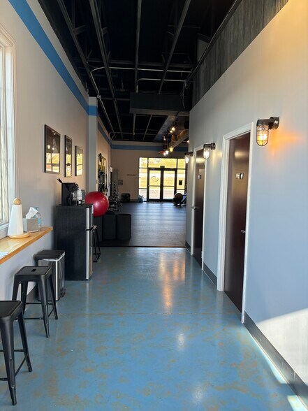 More Photos Of 1001-1007 Canal Shore Dr SW, Le Claire General Retail For Lease