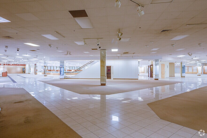 More Photos Of 3340 Mall Loop Dr, Joliet Department Store For Sale