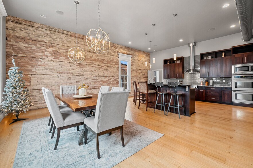 More Photos Of 408 Dousman St, Green Bay Storefront Retail Residential For Sale