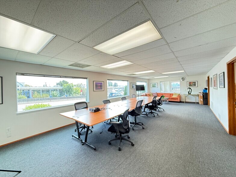 More Photos Of 4201 Aurora Ave N, Seattle Office For Sale