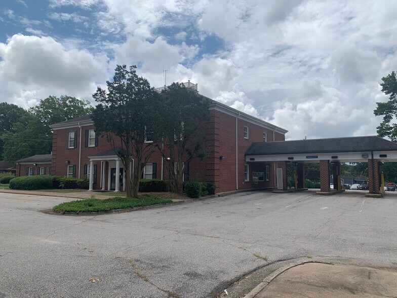 More Photos Of 700 W King St, Kings Mountain Bank For Sale