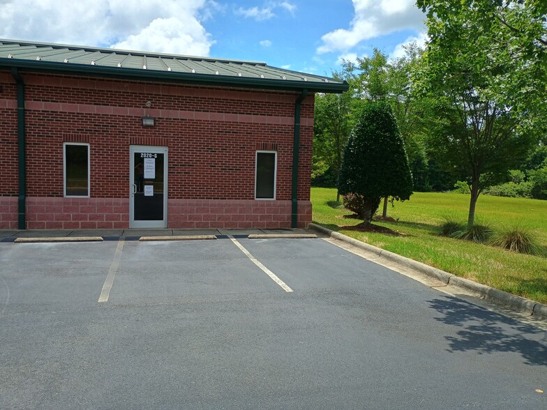 More Photos Of 2020 Independence Commerce Dr, Matthews Flex For Lease