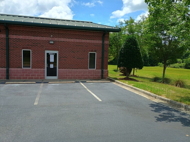 More Photos Of 2020 Independence Commerce Dr, Matthews Flex For Sale