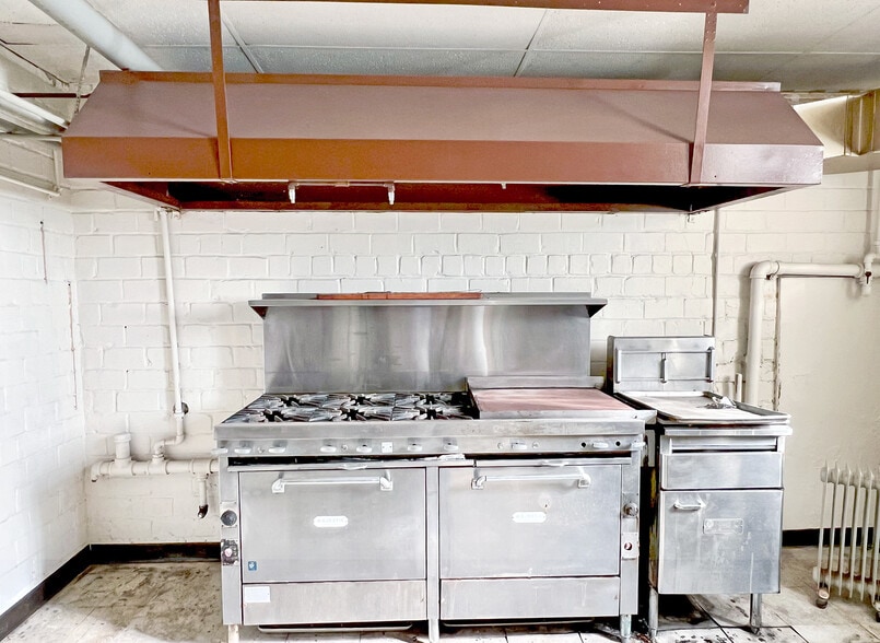 More Photos Of 116 W A St, Belleville Restaurant For Sale