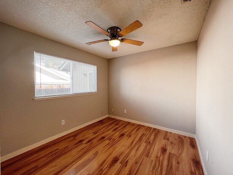 More Photos Of 301 Rivergate Way, Sacramento Multifamily For Sale