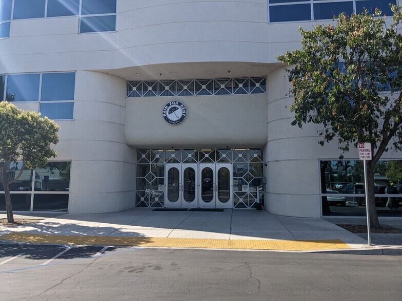 More Photos Of 5101 Office Park Dr, Bakersfield Medical For Lease