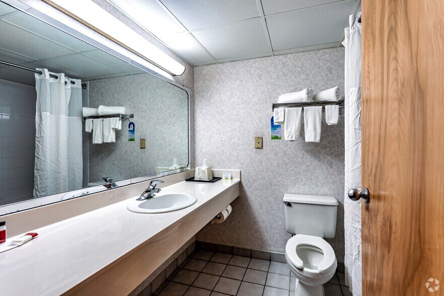 More Photos Of 10002 S Main St, Archdale Hotel For Sale