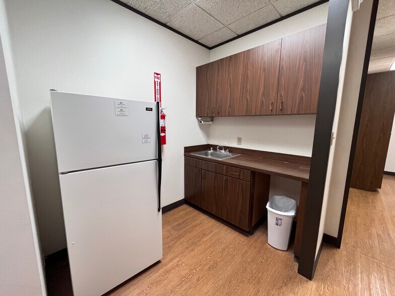 More Photos Of 4913 College Park Dr, Deer Park Industrial For Sale