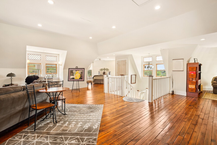 More Photos Of 301 Meyers Ave, Meyersdale Hotel For Sale